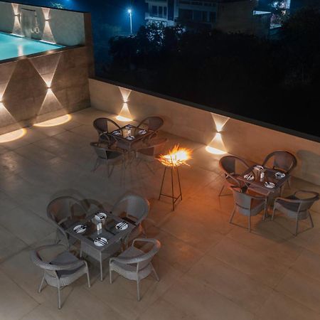 Clarks Inn Suites Agra Near Tajmahal ภายนอก รูปภาพ