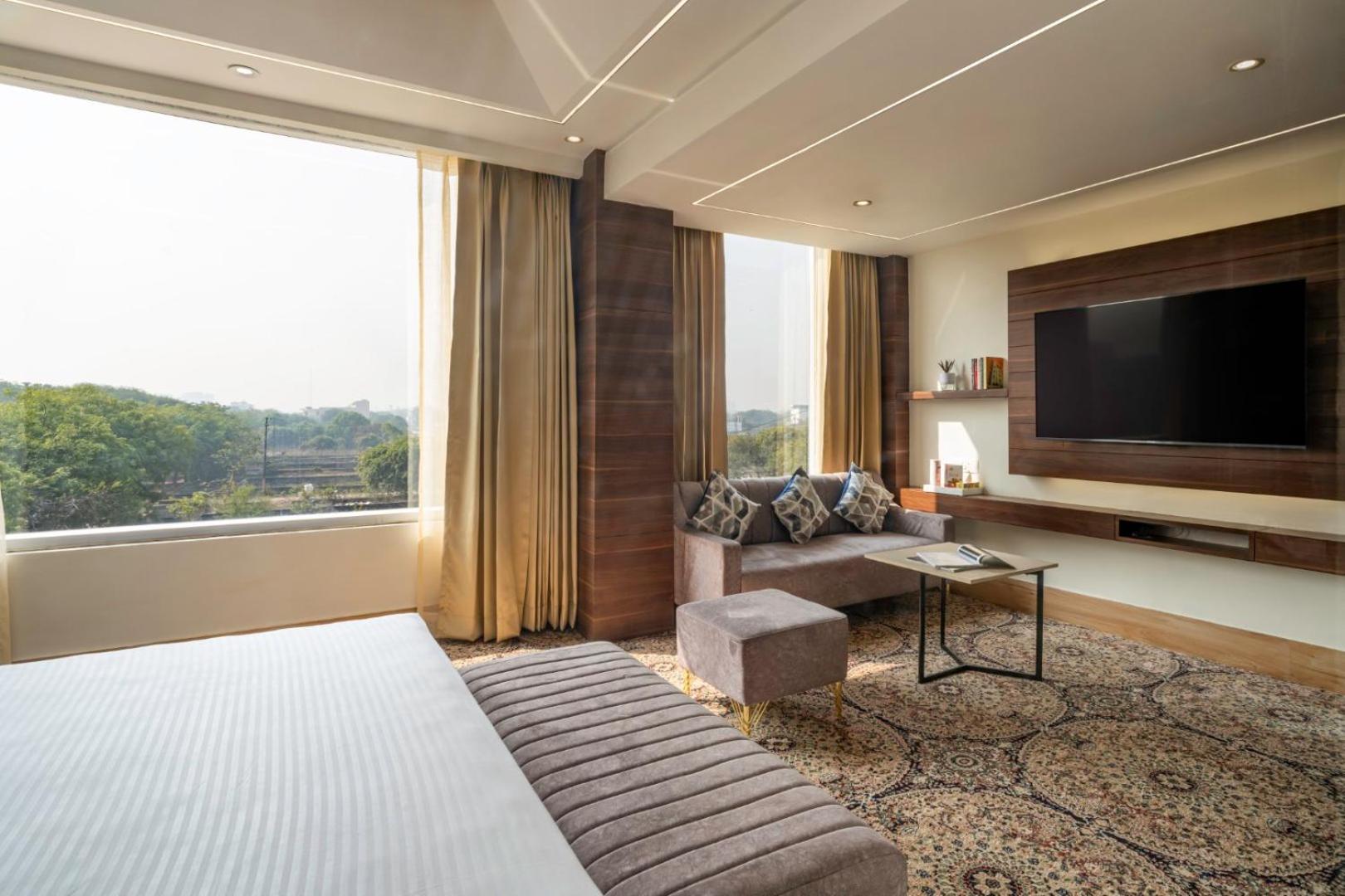 Clarks Inn Suites Agra Near Tajmahal ภายนอก รูปภาพ