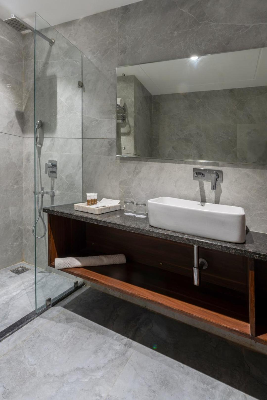 Clarks Inn Suites Agra Near Tajmahal ภายนอก รูปภาพ