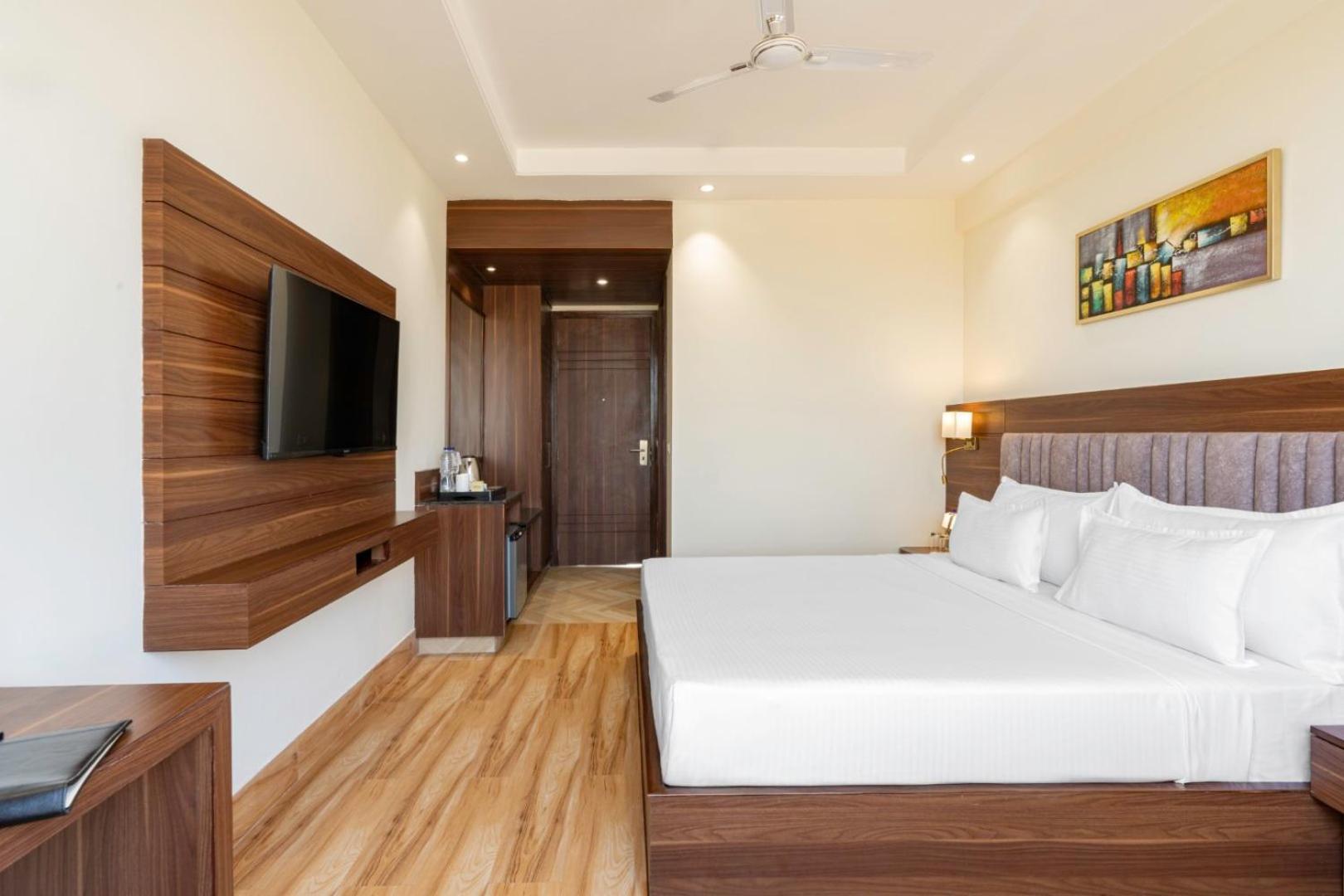 Clarks Inn Suites Agra Near Tajmahal ภายนอก รูปภาพ