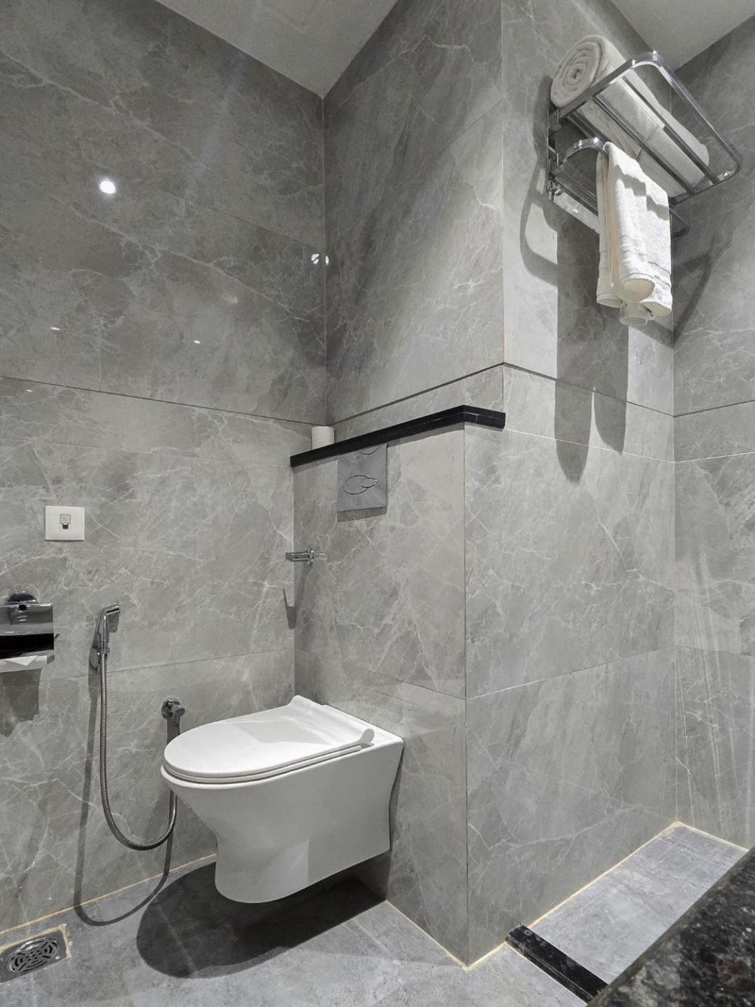 Clarks Inn Suites Agra Near Tajmahal ภายนอก รูปภาพ