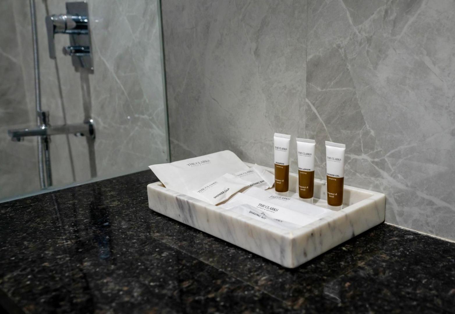 Clarks Inn Suites Agra Near Tajmahal ภายนอก รูปภาพ