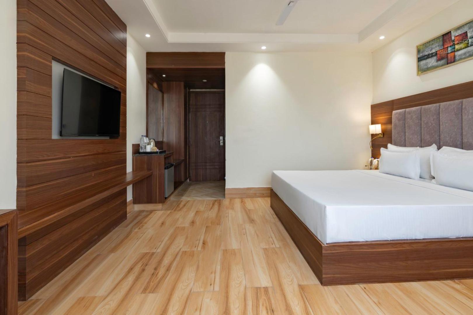 Clarks Inn Suites Agra Near Tajmahal ภายนอก รูปภาพ
