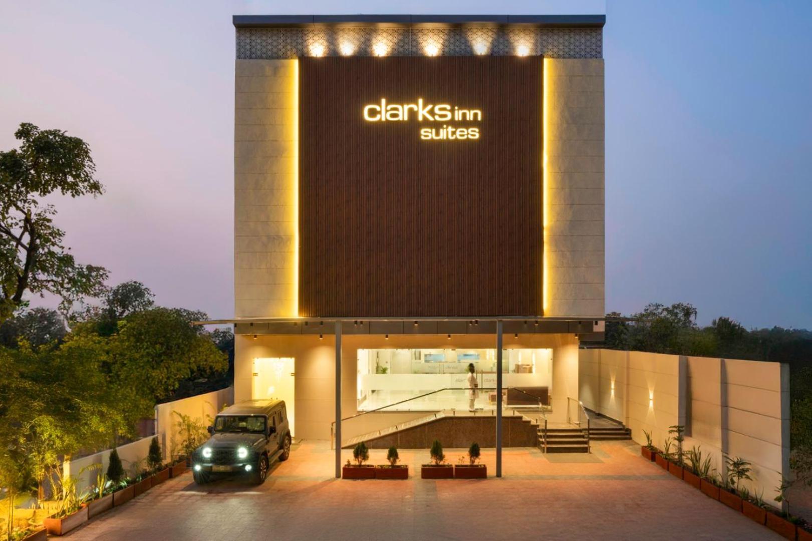 Clarks Inn Suites Agra Near Tajmahal ภายนอก รูปภาพ