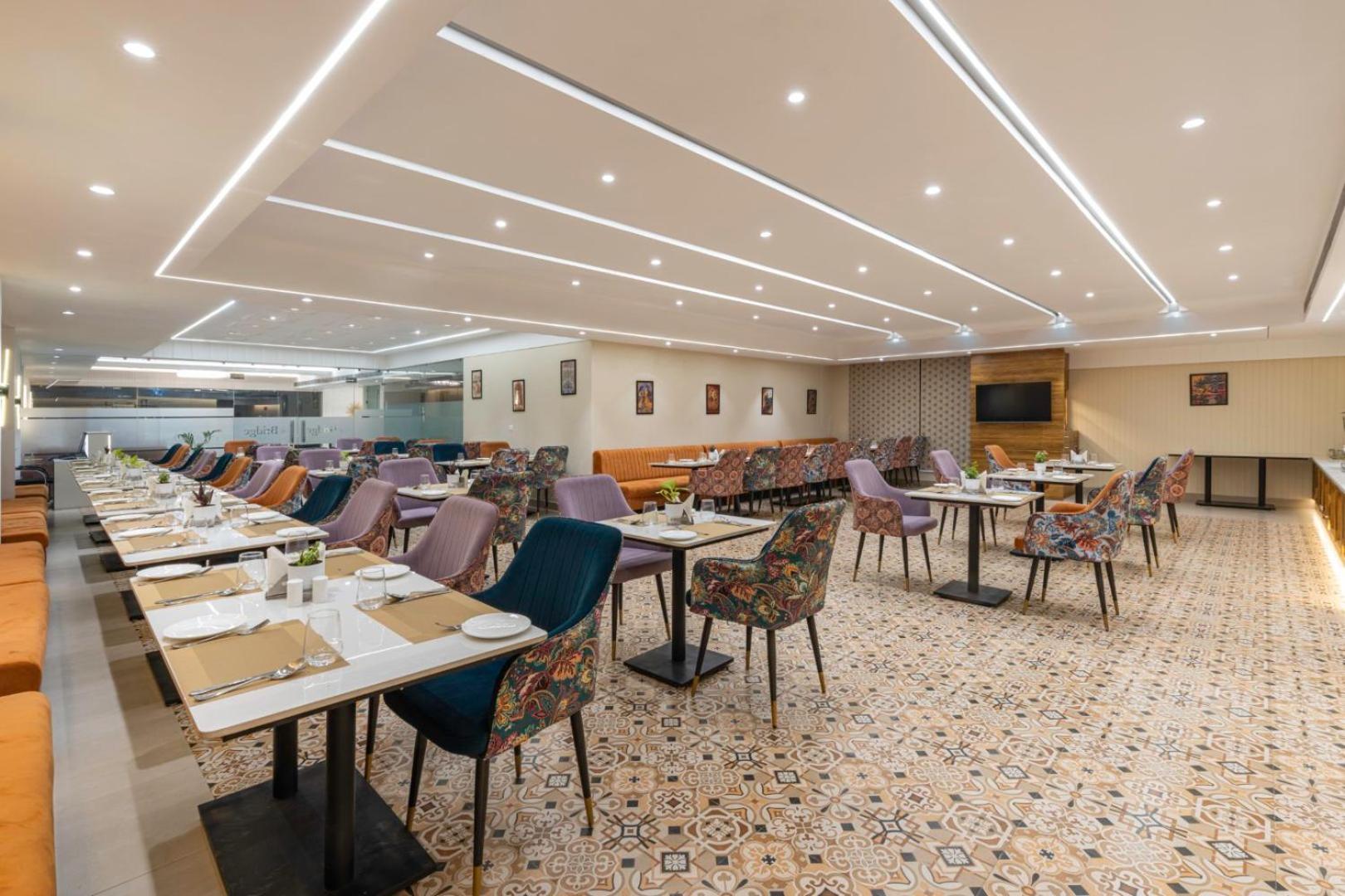 Clarks Inn Suites Agra Near Tajmahal ภายนอก รูปภาพ