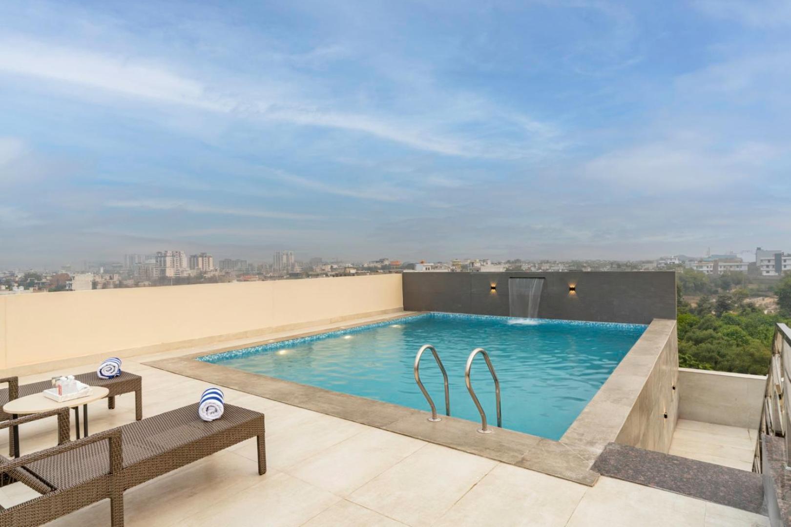 Clarks Inn Suites Agra Near Tajmahal ภายนอก รูปภาพ