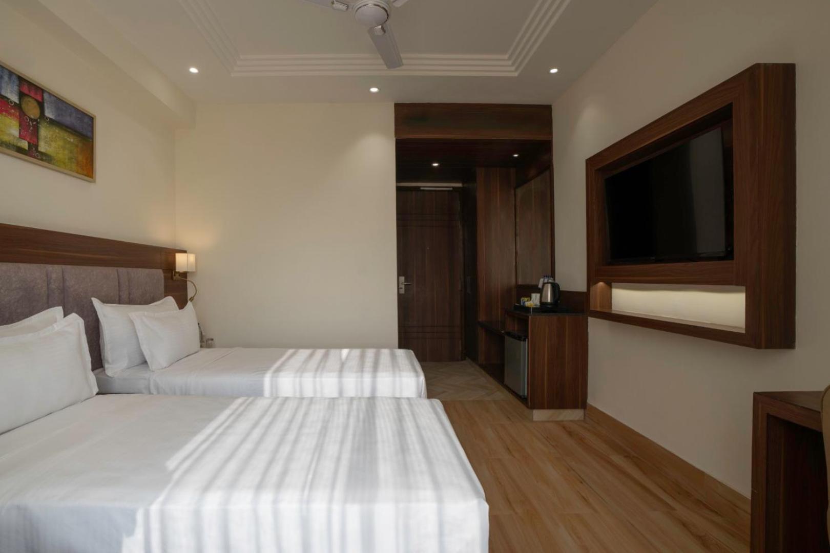 Clarks Inn Suites Agra Near Tajmahal ภายนอก รูปภาพ