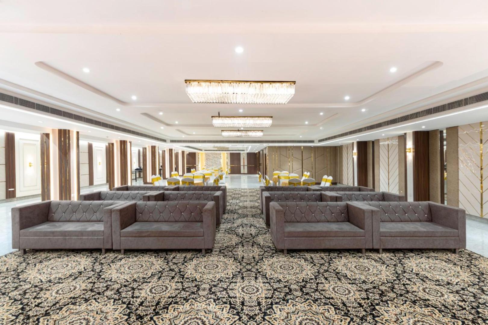 Clarks Inn Suites Agra Near Tajmahal ภายนอก รูปภาพ