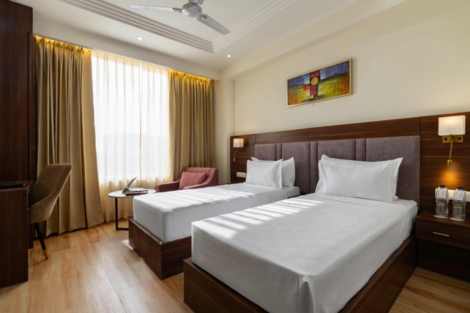 Clarks Inn Suites Agra Near Tajmahal ภายนอก รูปภาพ