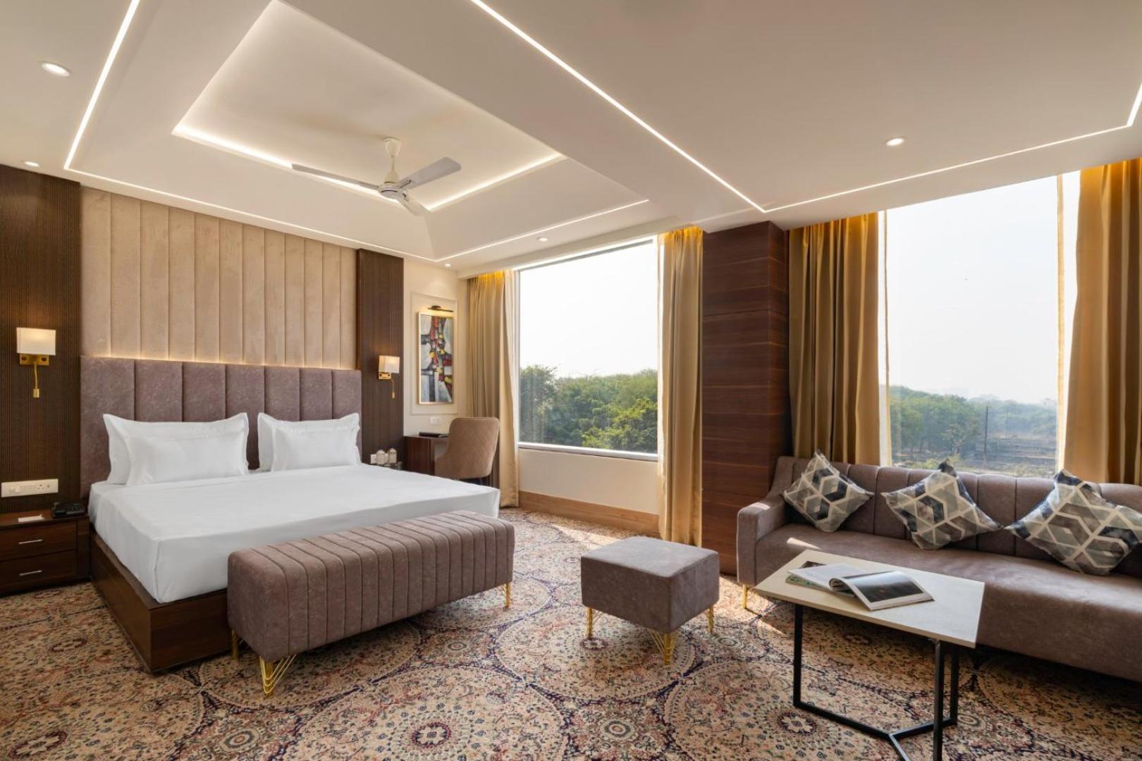 Clarks Inn Suites Agra Near Tajmahal ภายนอก รูปภาพ