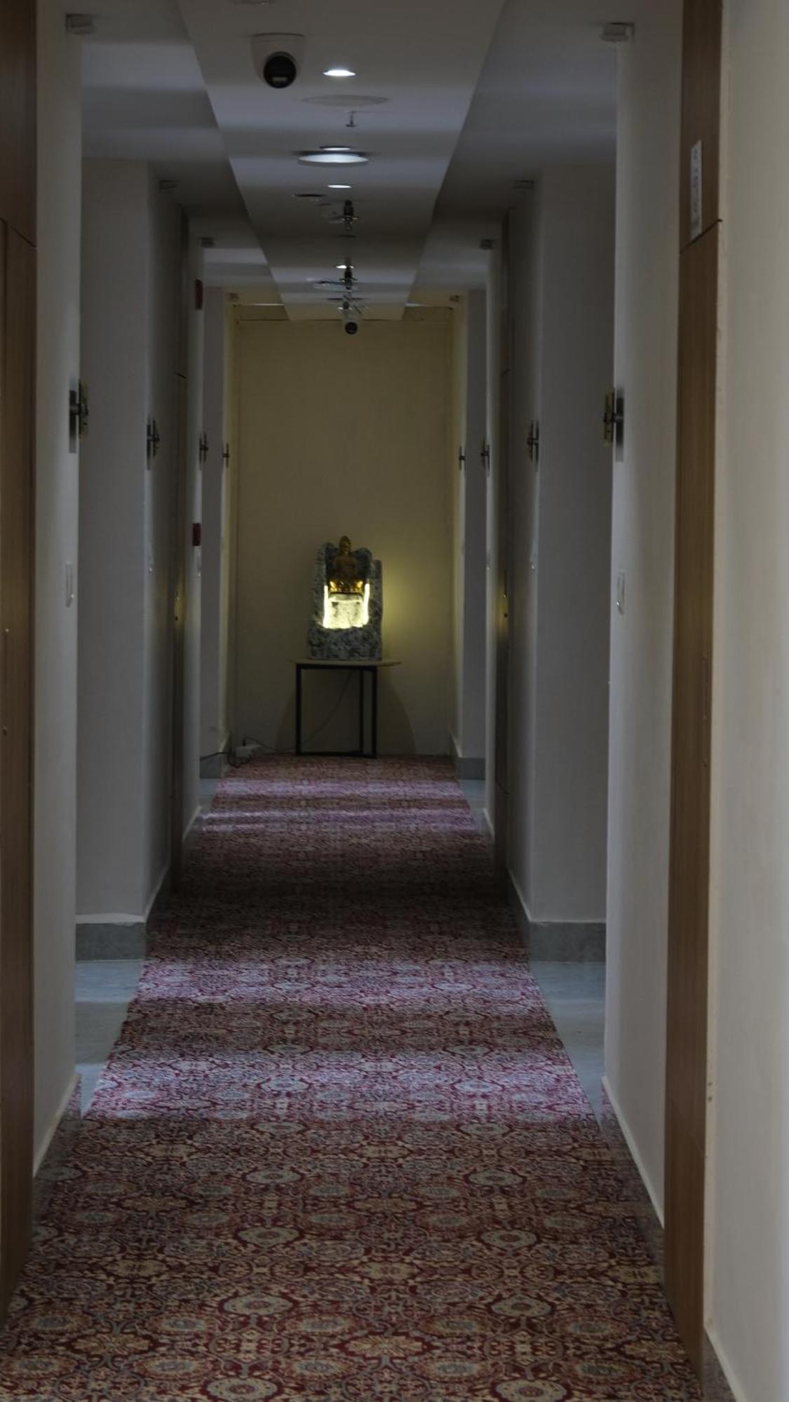 Clarks Inn Suites Agra Near Tajmahal ภายนอก รูปภาพ